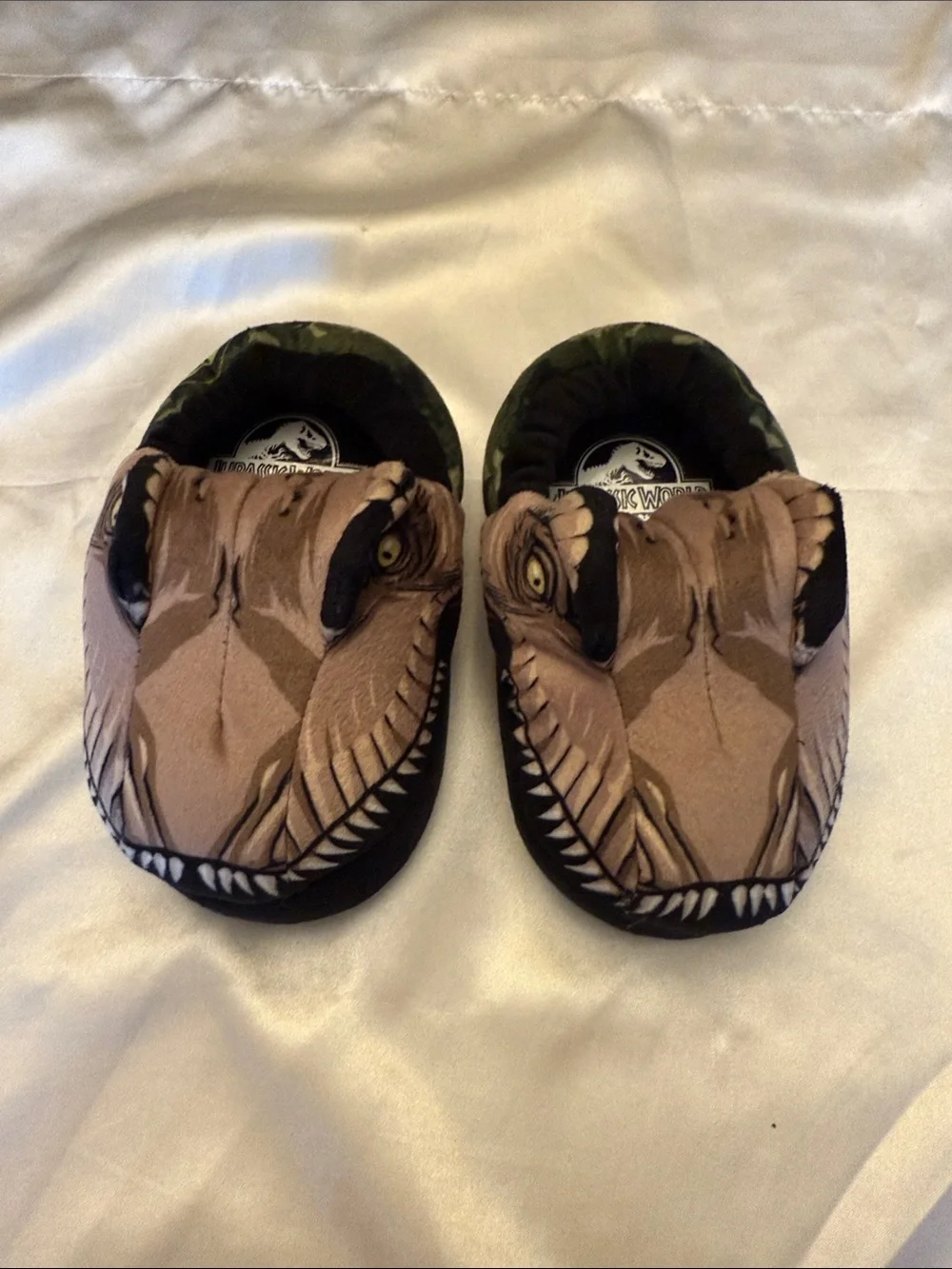 Toddler Jurassic World Slip On Slippers S 5/6 Never Worn